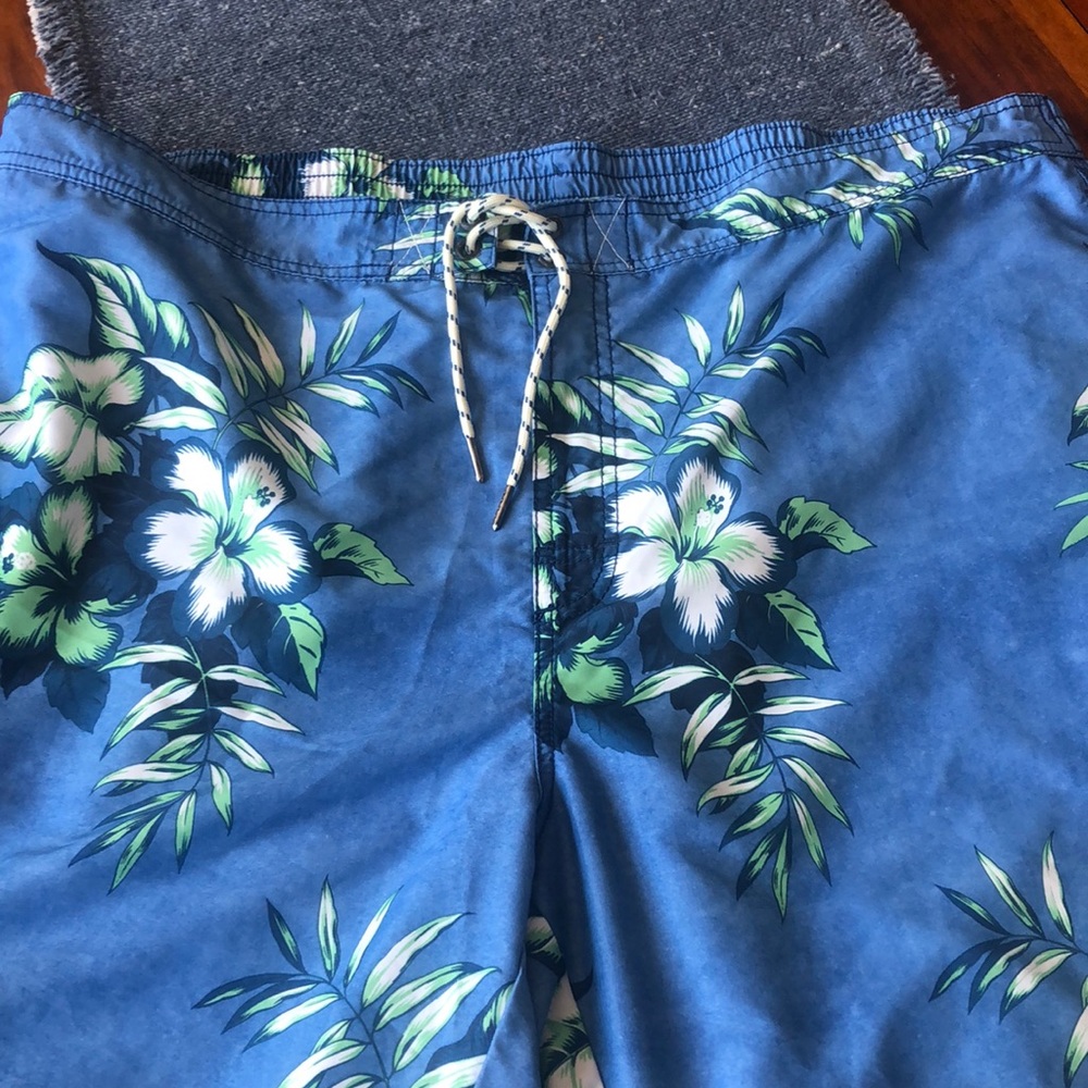 2XLB Tommy Bahama swim shorts❤️
